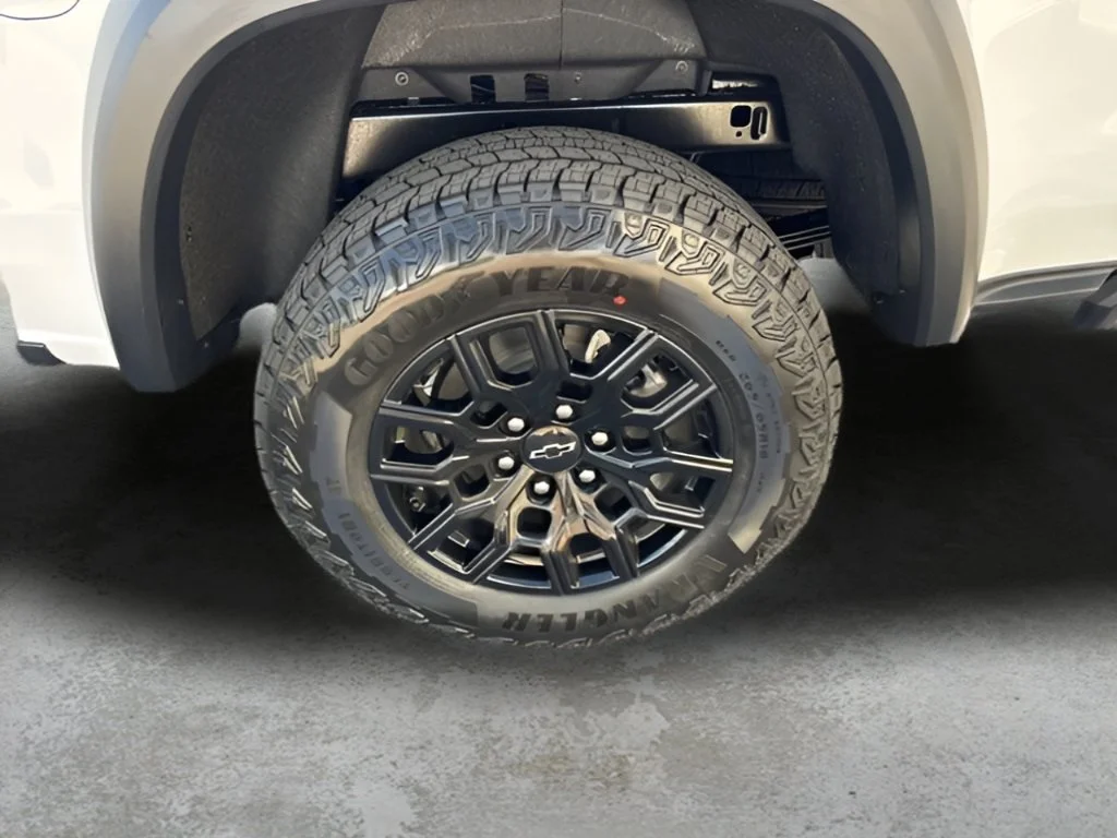New 2026 Summit White Chevrolet Trail Boss image 29
