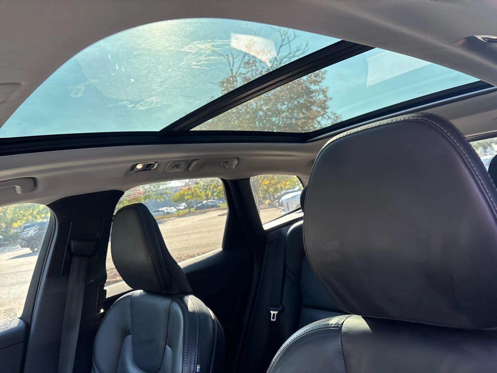 Used 2021 Onyx Black Metallic Volvo Inscription image 30