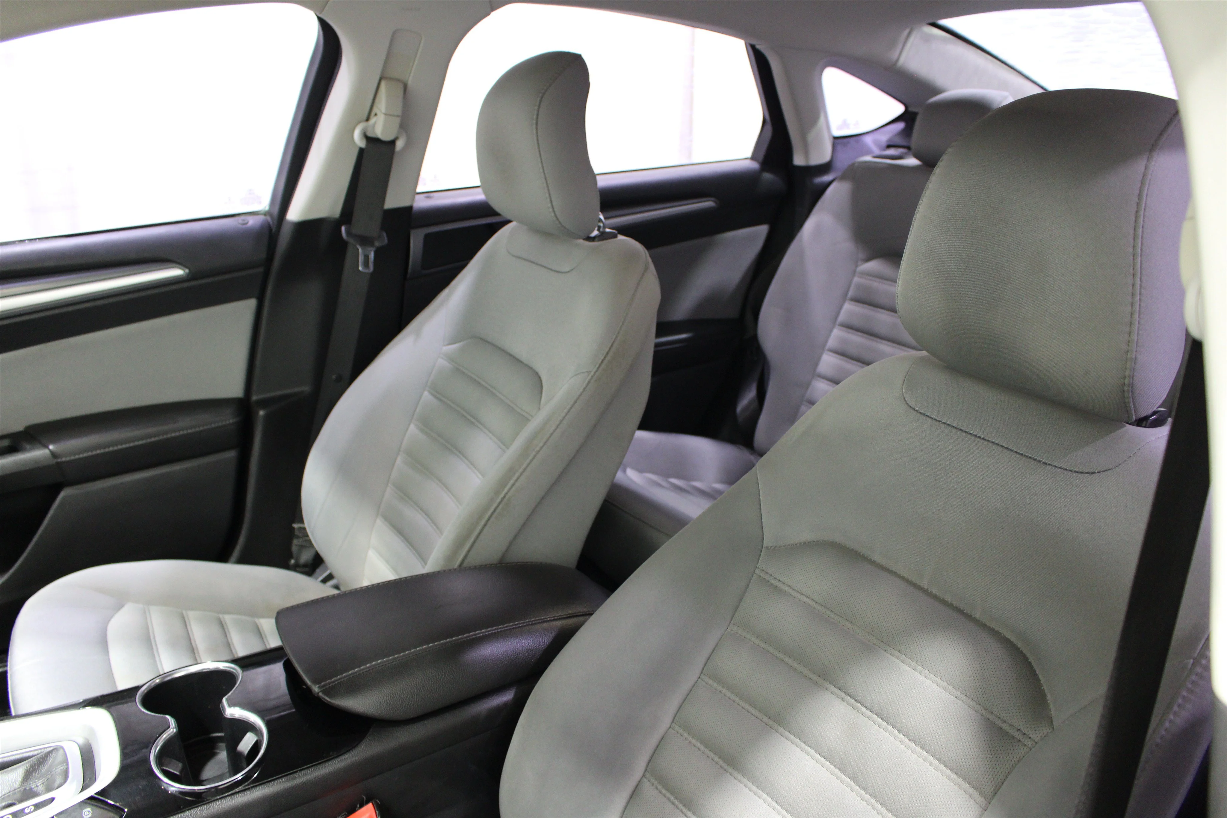 Used 2014 Silver Ford S image 3