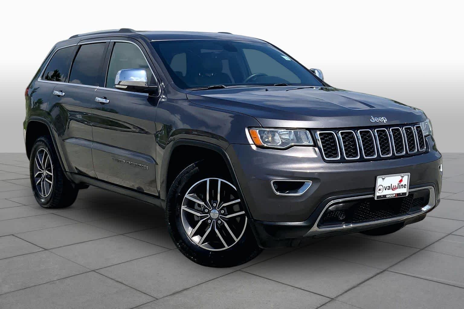 Used 2017 Granite Crystal Metallic Clearcoat Jeep Limited image 3