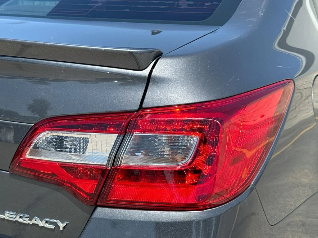 Used 2018 Gray Subaru 2.5i image 32