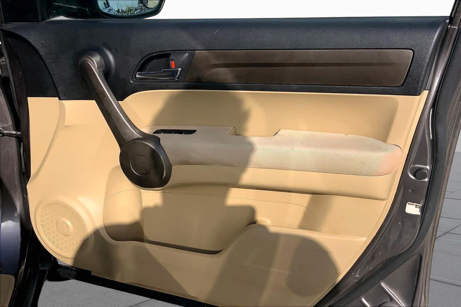 Used 2009 Borrego Beige Metallic Honda LX image 18