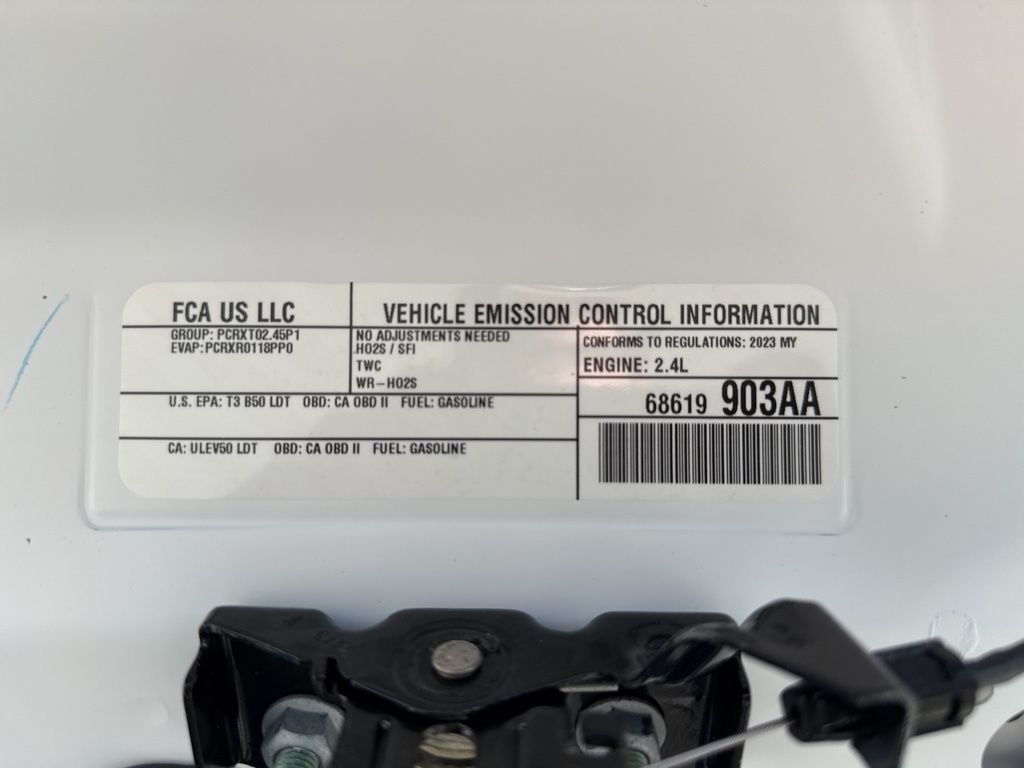 New 2023 Bright White Clear-Coat Exterior Paint Jeep Altitude Lux image 25