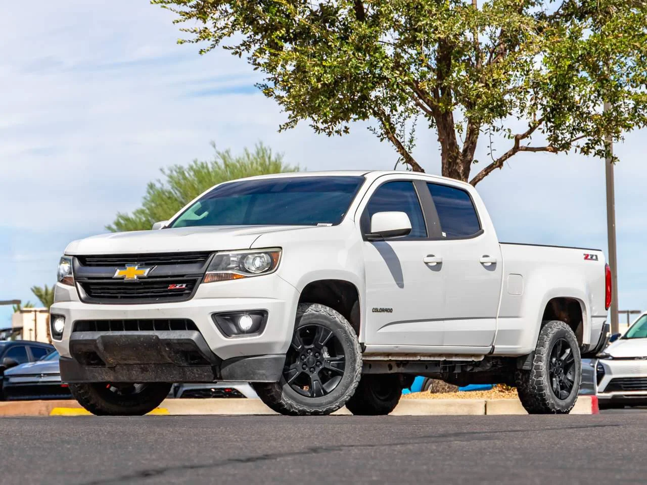 Certified Used 2019 SUMMIT WHITE Chevrolet 4WD Z71 image 1