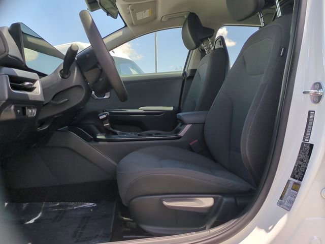 Used 2025 White Kia LXS image 21