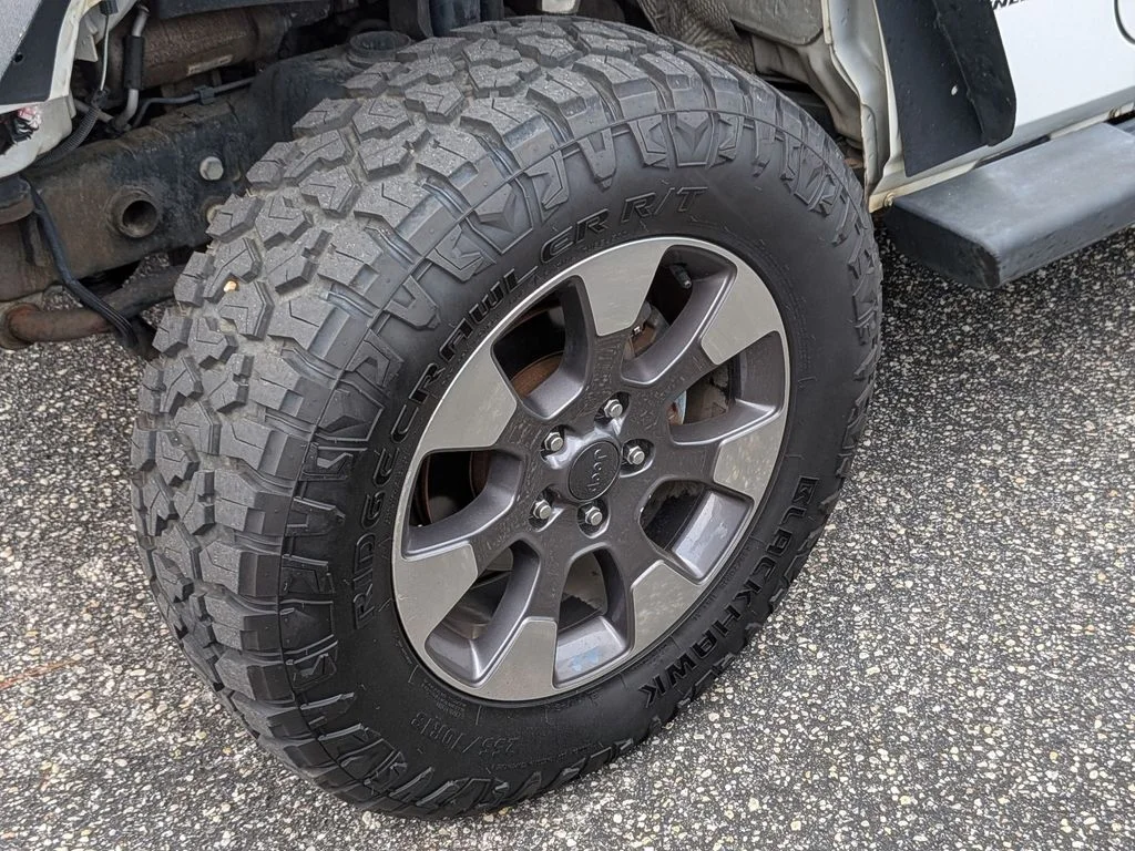 Used 2012 White Jeep Unlimited Sahara image 7