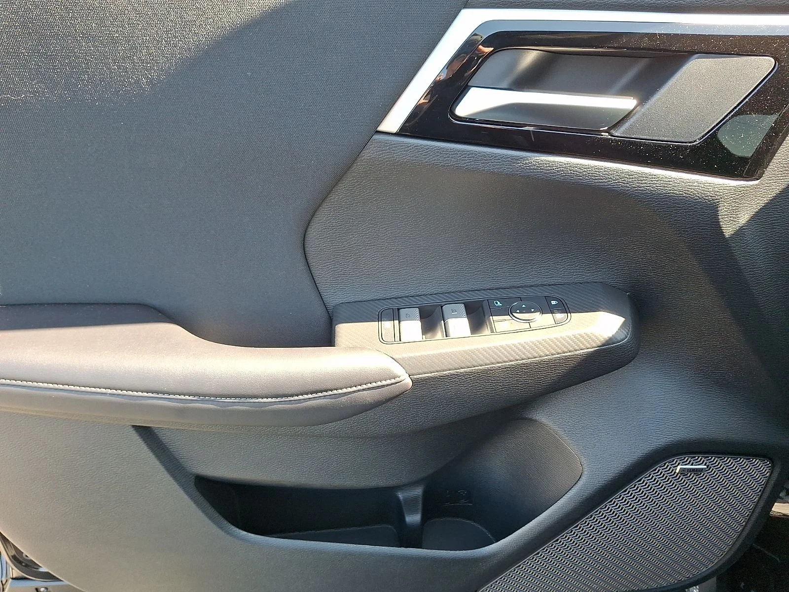 New 2026 Black Mitsubishi ES image 12