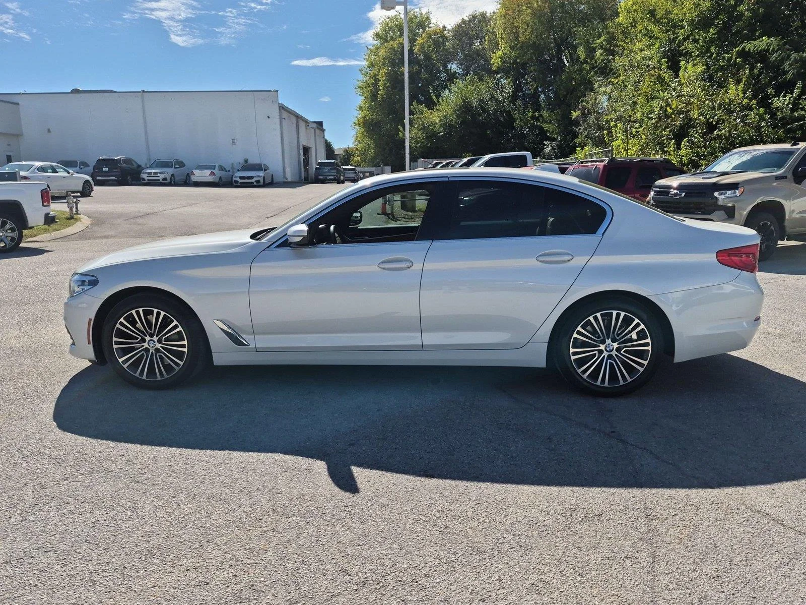 Used 2019 Mineral White Metallic BMW 530i xDrive image 2