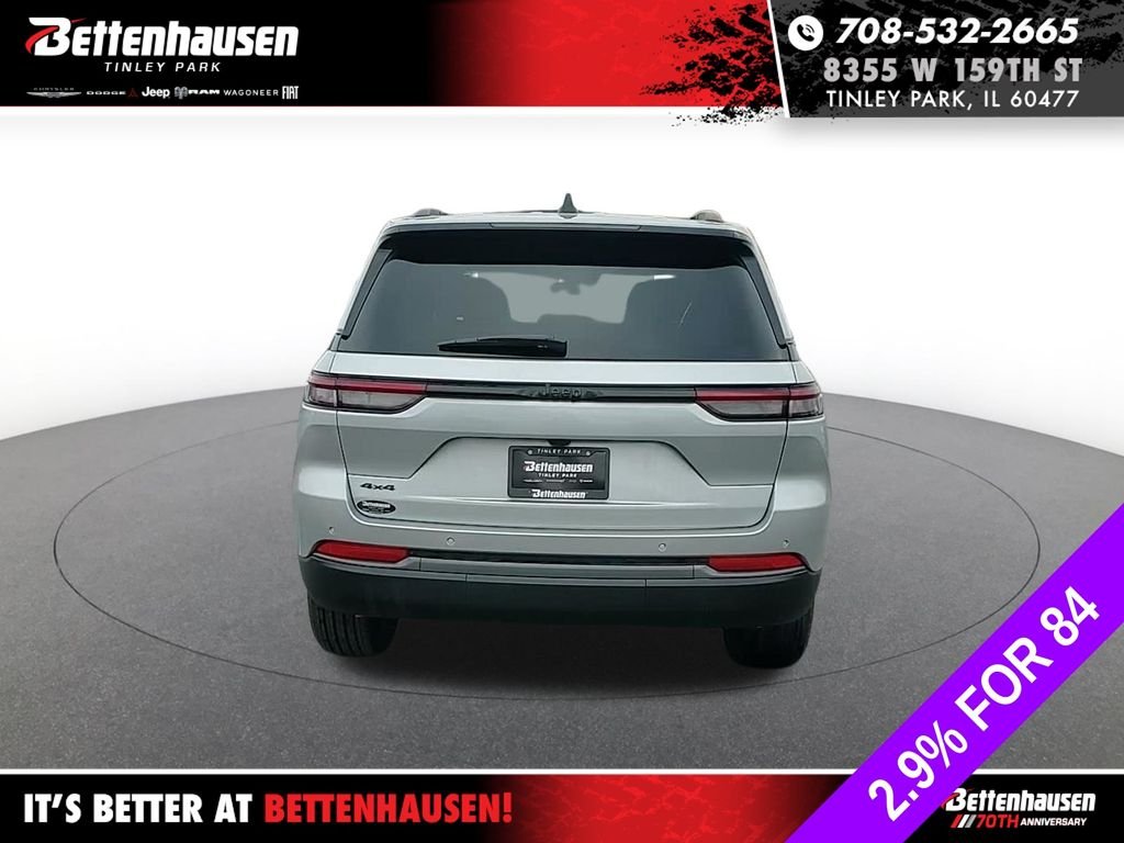 New 2026 Silver Zynith Exterior Paint Jeep Altitude image 6