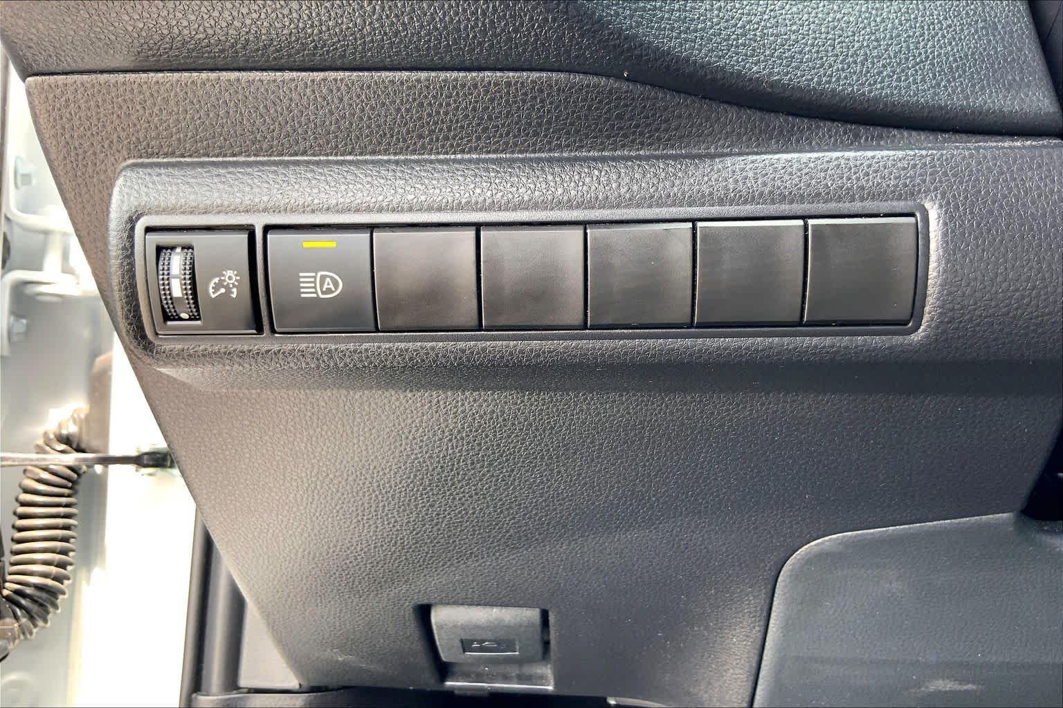 Used 2026 Ice Cap Toyota LE image 33
