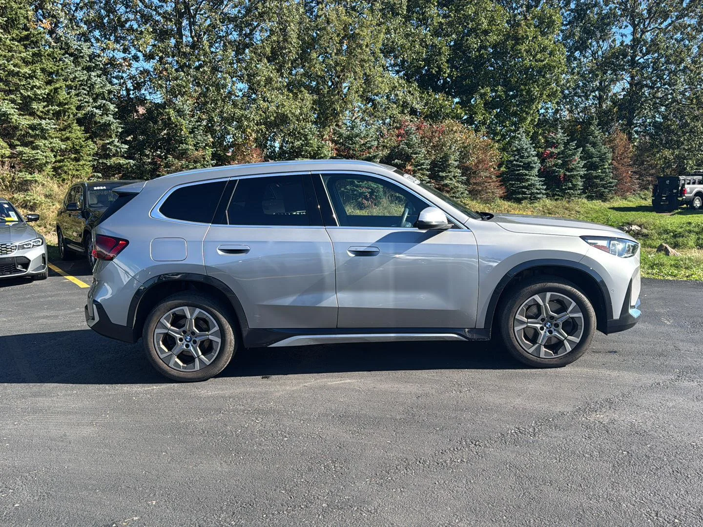 Used 2023 Space Silver Metallic BMW xDrive28i image 2