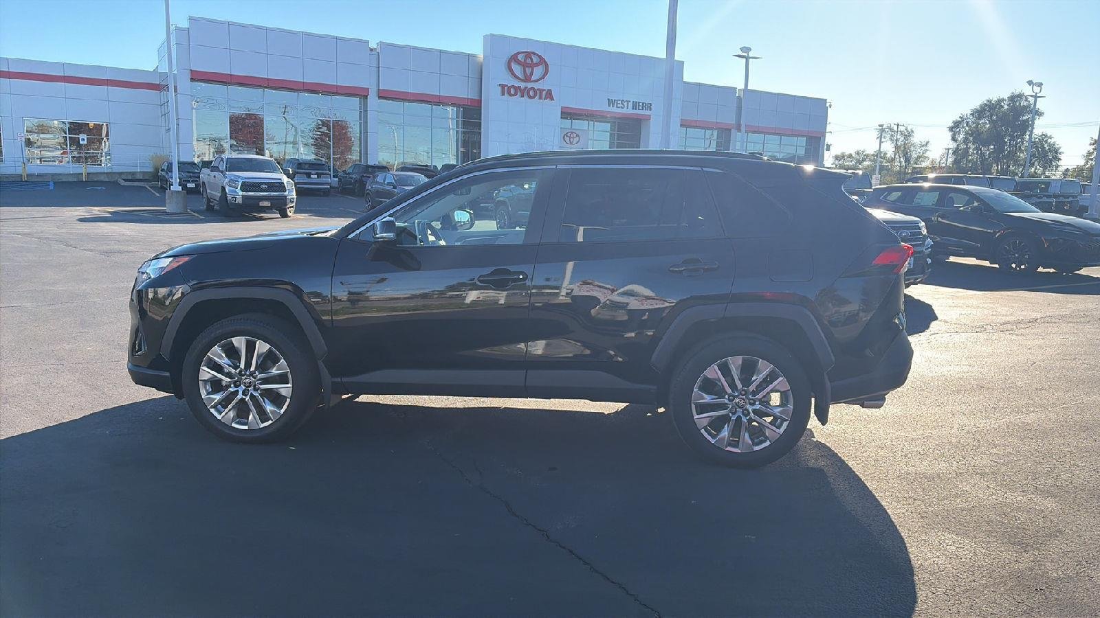 Used 2025 Midnight Black Metallic Toyota XLE Premium image 6