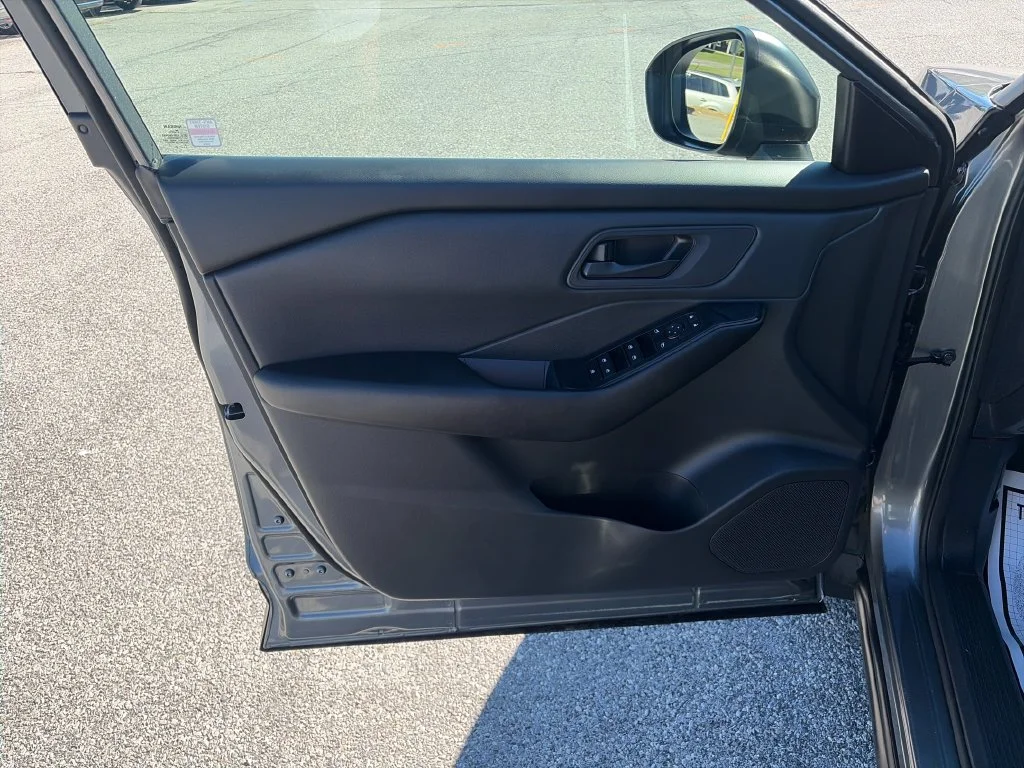 Used 2024 Gray Nissan S image 11