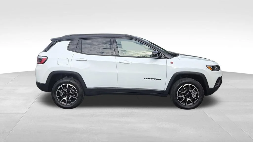 Used 2025 White Jeep Trailhawk image 9