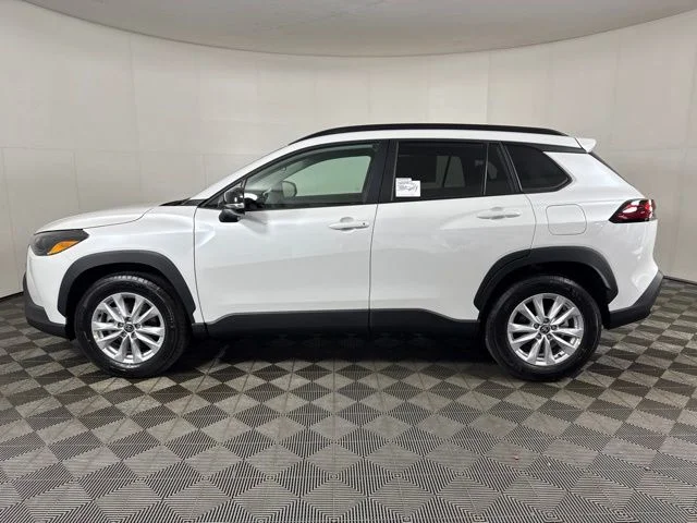 New 2026 Wind Chill Pearl <sup>1</sup> Toyota  LE image 7