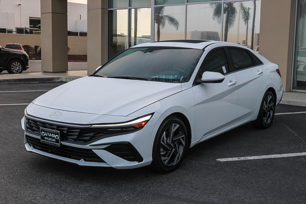 2024 Hyundai Elantra SEL - Photo 3