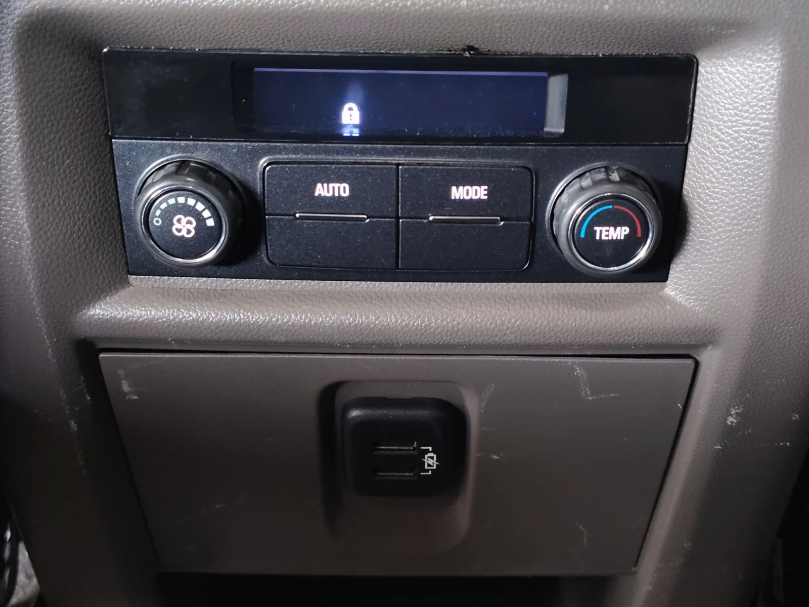 Used 2018 Cajun Red Tintcoat Chevrolet LT Cloth image 30