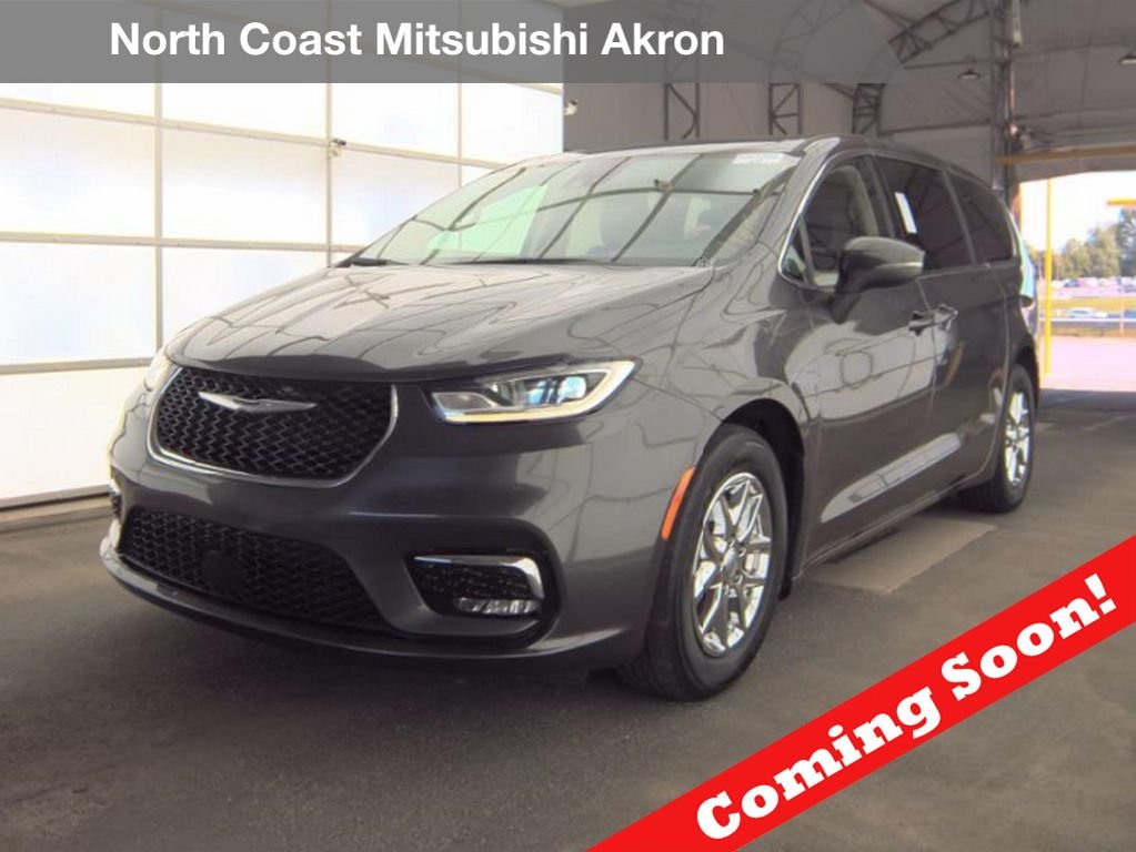 2023 Chrysler Pacifica Touring L's photo