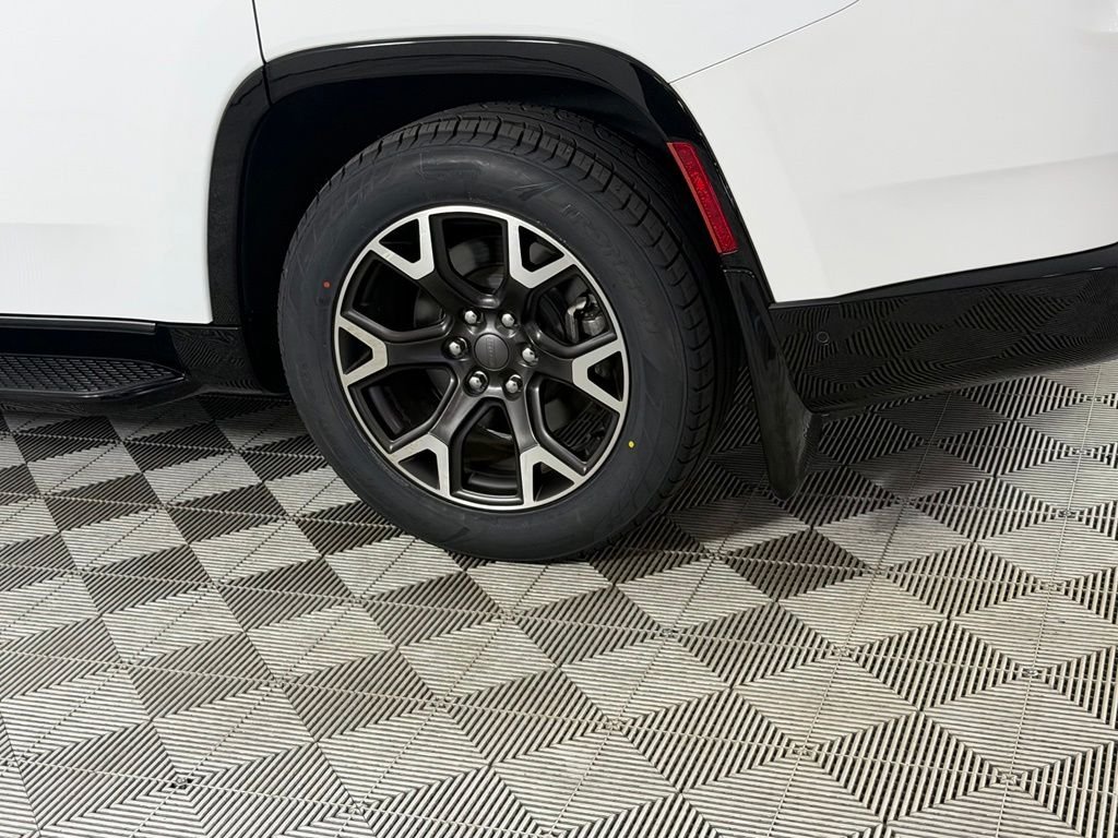 Used 2023 White Jeep Series III image 12