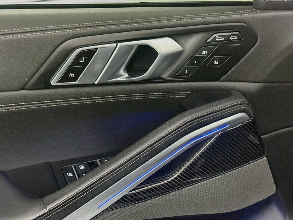 Used 2024 Black BMW M60i image 17