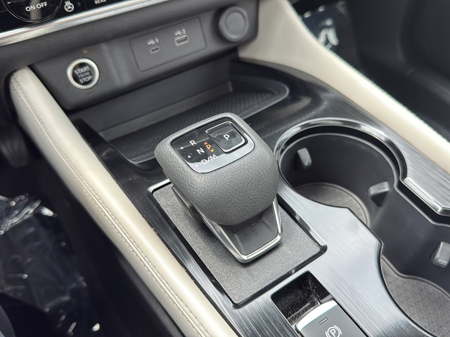 Used 2023 White Nissan SL image 37