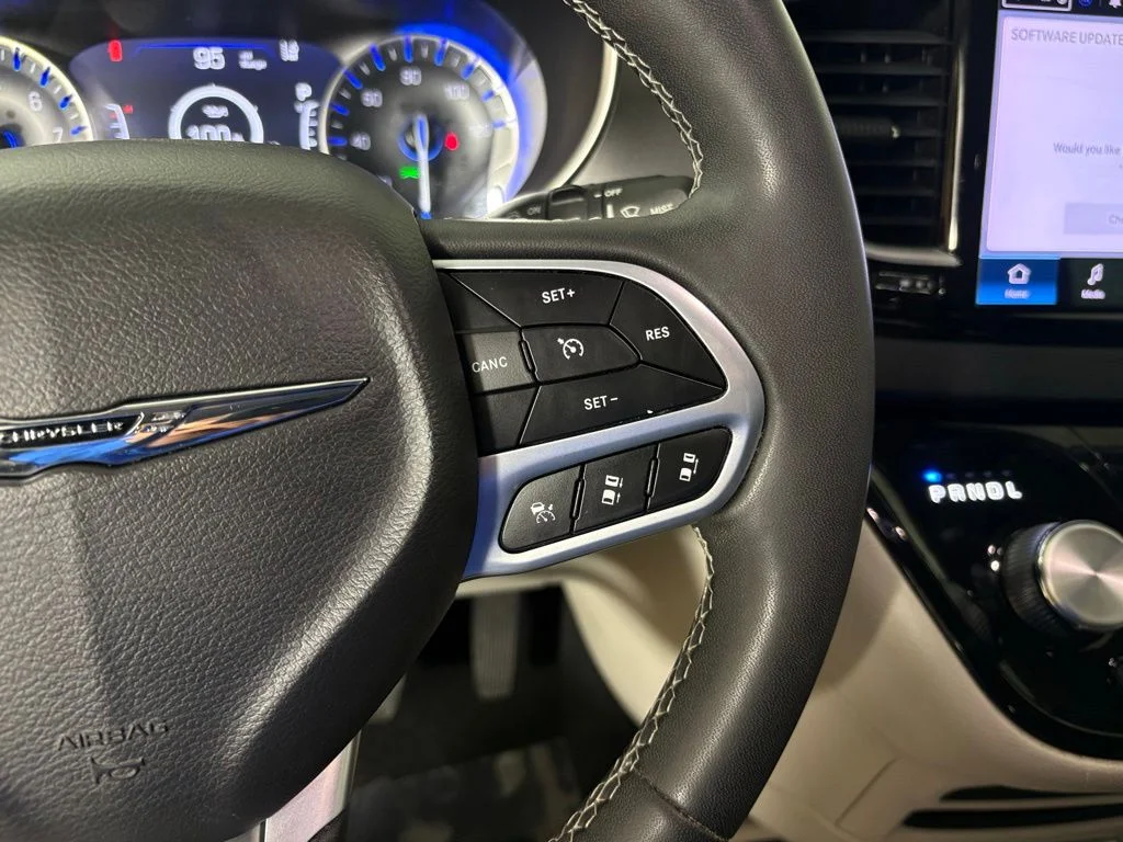 Used 2023 Black Chrysler Touring L image 21