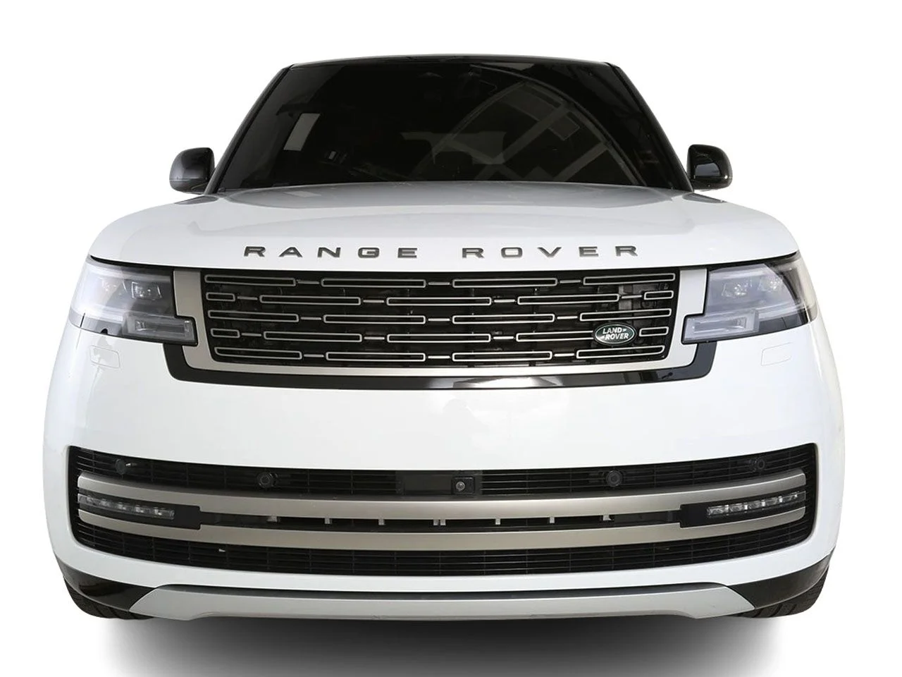 Used 2024 White Land Rover SE image 2