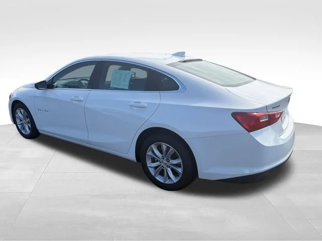 Used 2025 Summit White Chevrolet 1LT image 3
