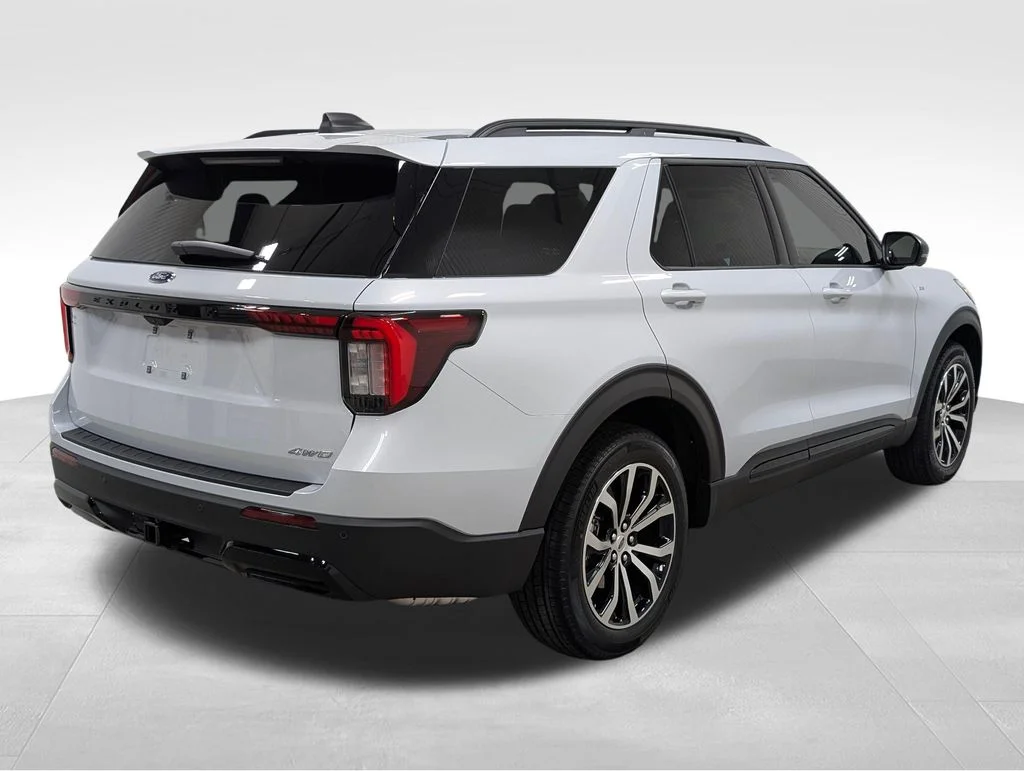 New 2026 Space White Metallic Ford ST-Line image 19