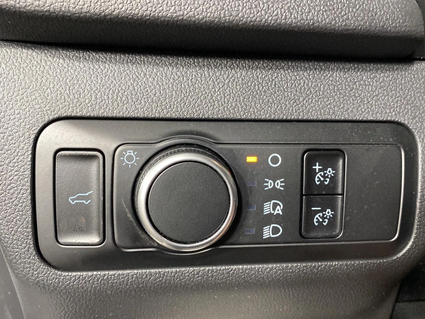 Used 2023 Oxford White Ford Active image 12