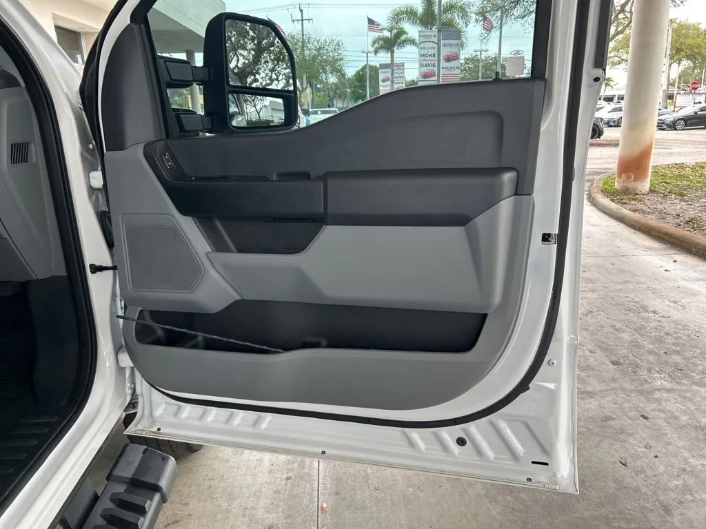 Used 2025 White Ford XL image 28