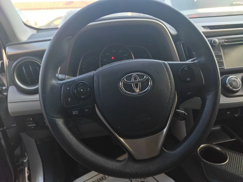 Used 2013 Silver Toyota LE image 11