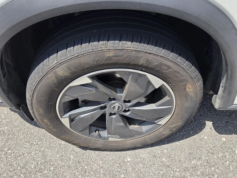 Used 2024 White Pearl NISSAN SV image 9