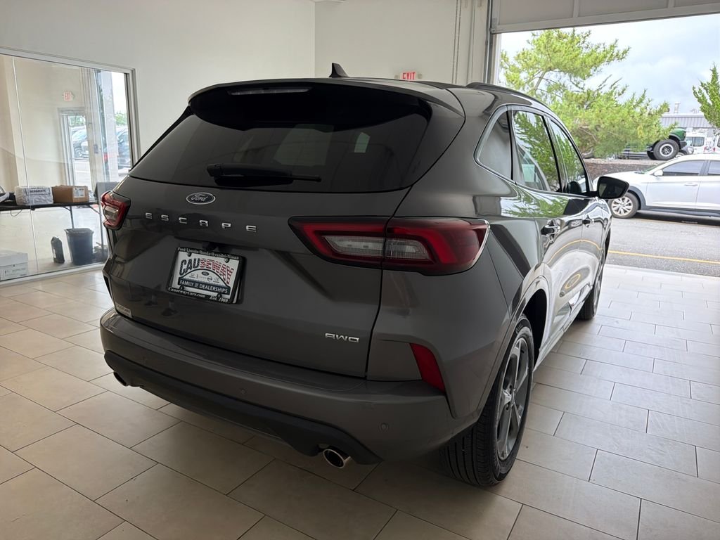 Used 2023 Gray Ford ST-Line image 7
