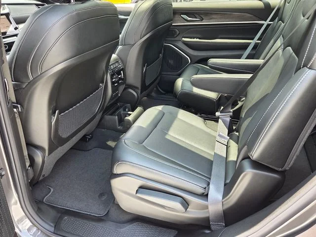 New 2026 Baltic Gray Metallic Clear-Coat Exterior Paint Jeep Limited Reserve image 13