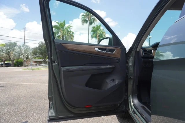 New 2026 Avocado Green Pearl Volkswagen 2.0T SE w/Technology image 15