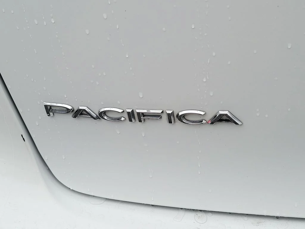 Used 2023 White Chrysler Touring L image 9