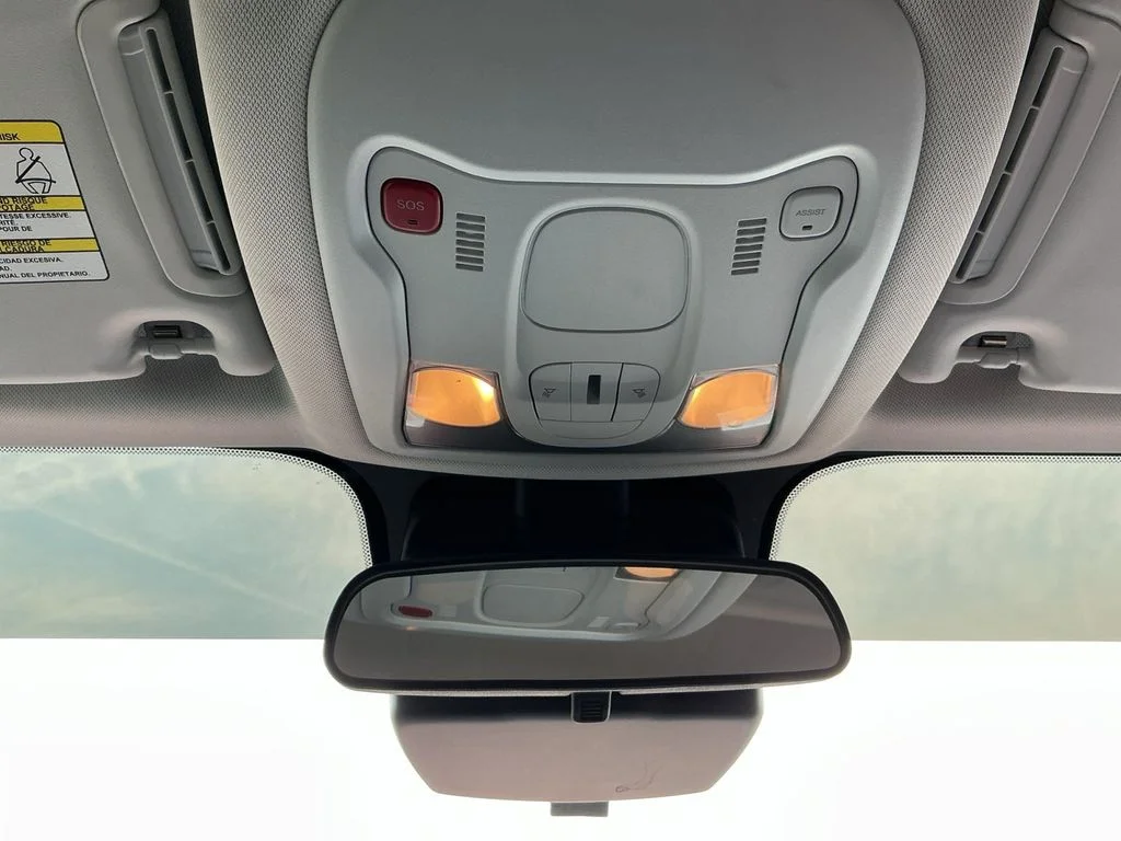 Used 2022 Red Jeep Latitude image 29