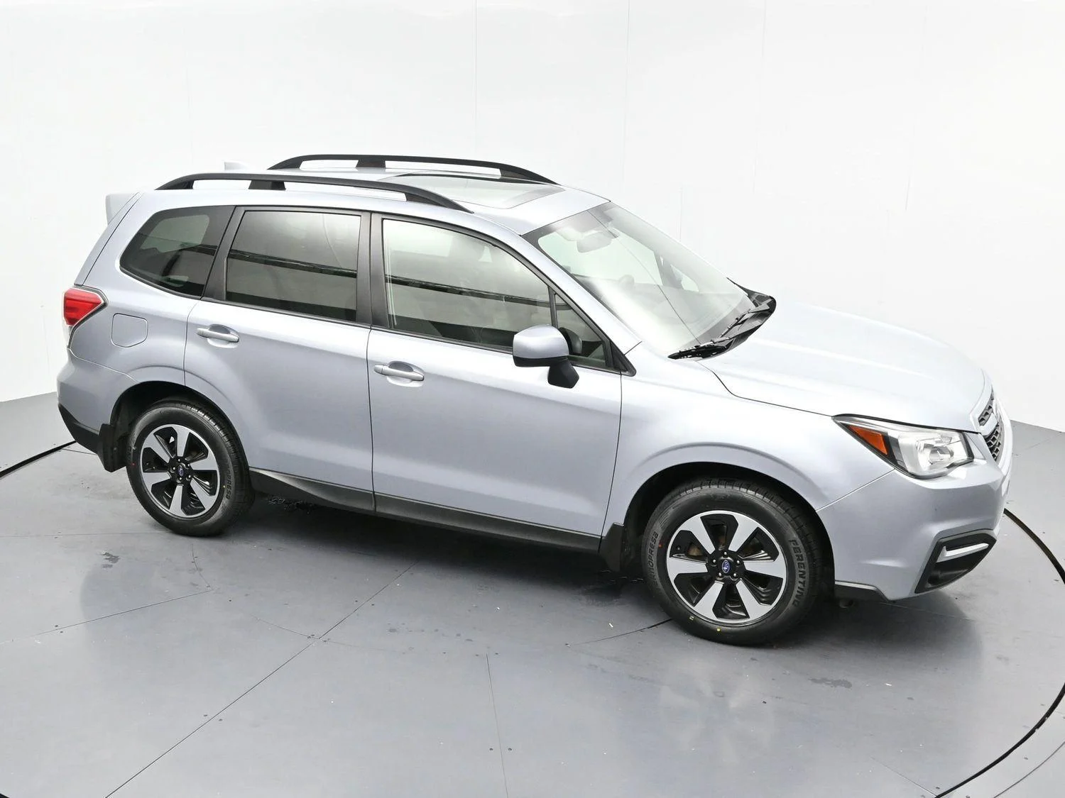 Used 2018 Ice Silver Metallic Subaru Premium image 33