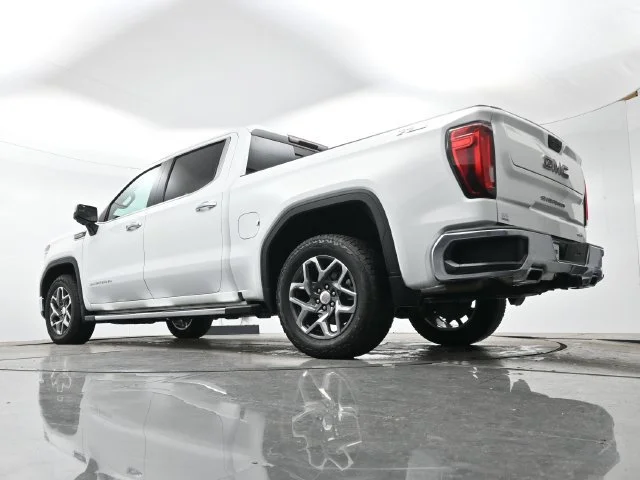 Used 2023 SUMMIT WHITE GMC SLT image 27