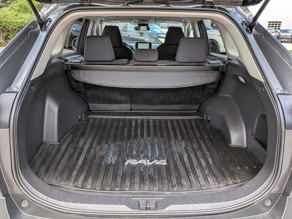 2023 Toyota RAV4 LE - Photo 28
