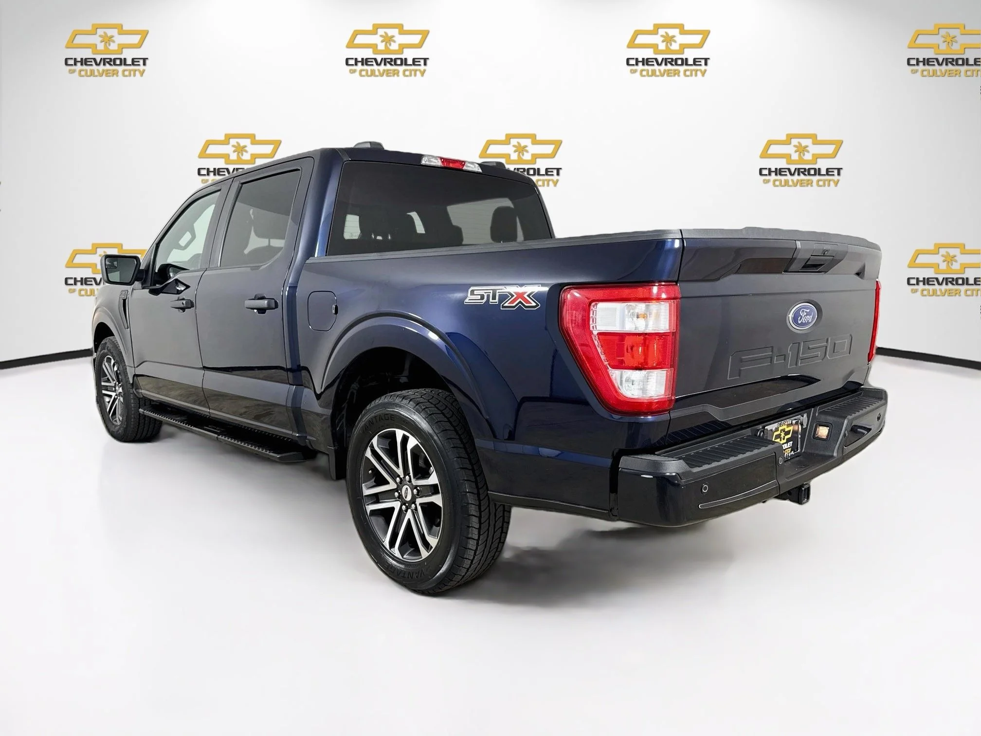 Used 2023 Blue Ford XL image 6