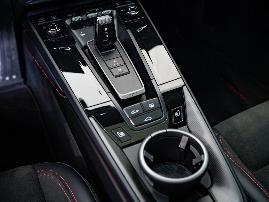 2025 Porsche 911 GTS - Photo 34