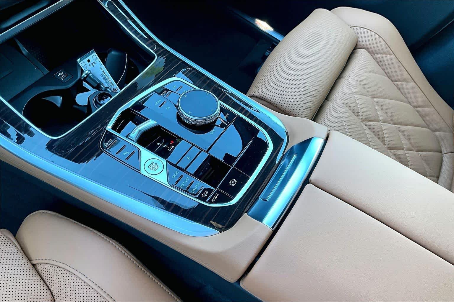 New 2026 Mineral White Metallic BMW xDrive40i image 7