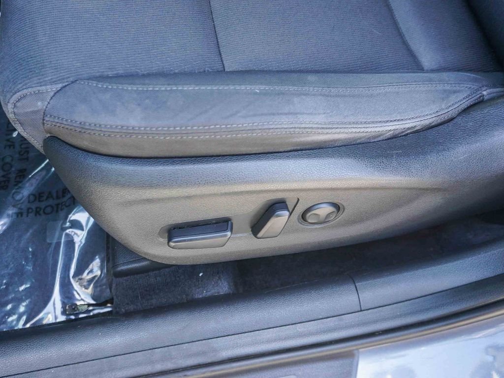 Used 2017 Gray Hyundai Value image 19
