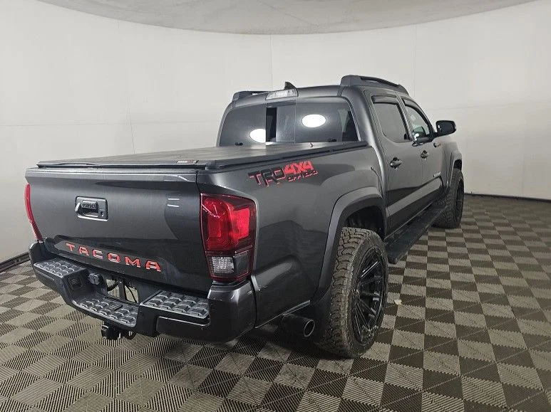 Used 2019 Toyota Tacoma TRD Sport with VIN 3TMCZ5AN1KM221617 for sale in Kansas City