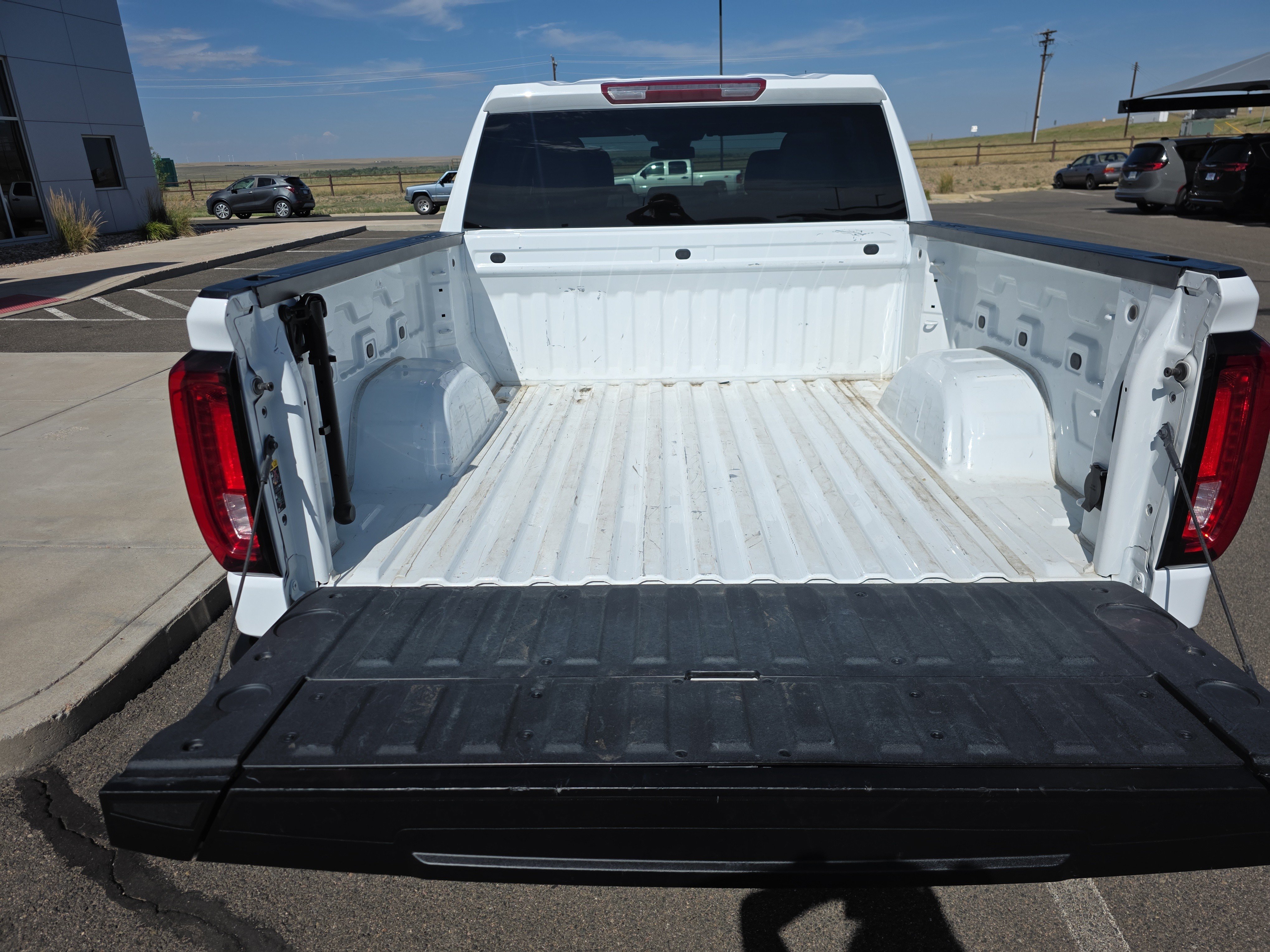 2025 GMC Sierra 1500 SLT - Photo 15