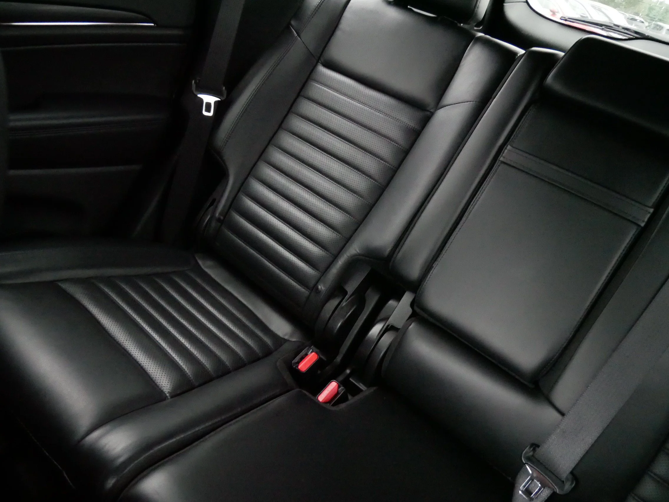 Used 2020 Diamond Black Crystal Pearlcoat Jeep Limited X image 12