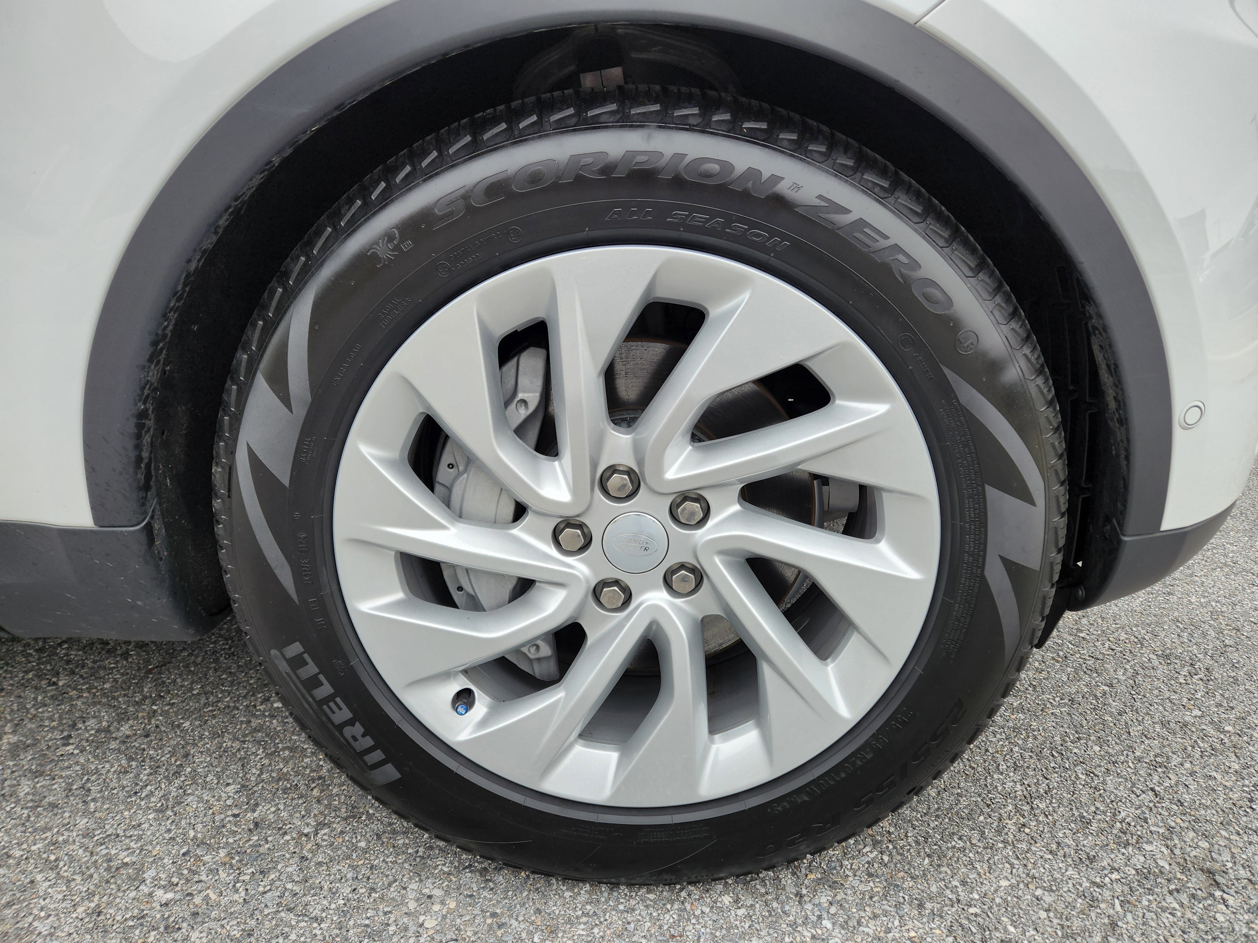Certified Used 2025 Fuji White Land Rover S image 7