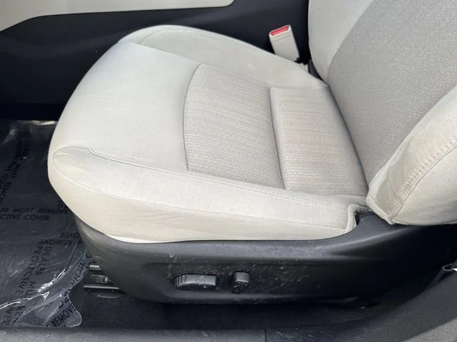 Used 2025 White Nissan 2.5 SV image 26